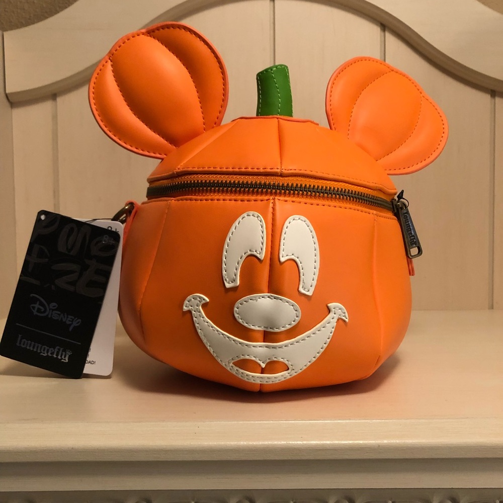 Disney Loungefly glow in the dark Mickey Pumpkin crossbody bag 🎃🎃 halloween! - Picture 2 of 6